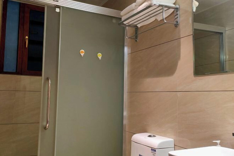 Bathroom 4, Shanshui Wujian lnn, Chenzhou