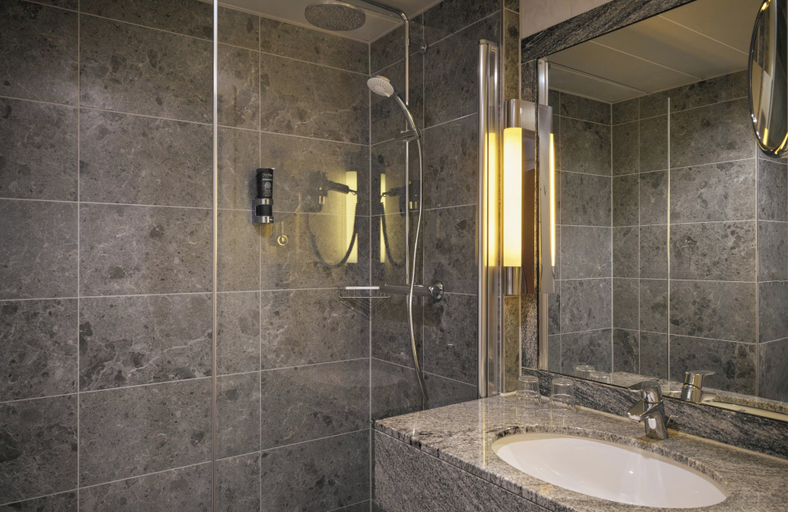 Bathroom 5, Leonardo Royal Hotel Düsseldorf Königsallee, Düsseldorf