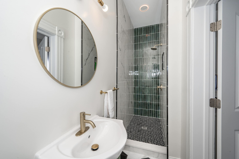 Bathroom 3, The Historic John H Dickman House, Kenton