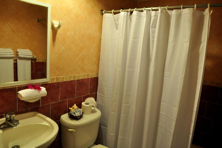 Bathroom 4, Hotel & Casino Flamboyan, Salvaleon de Higuey