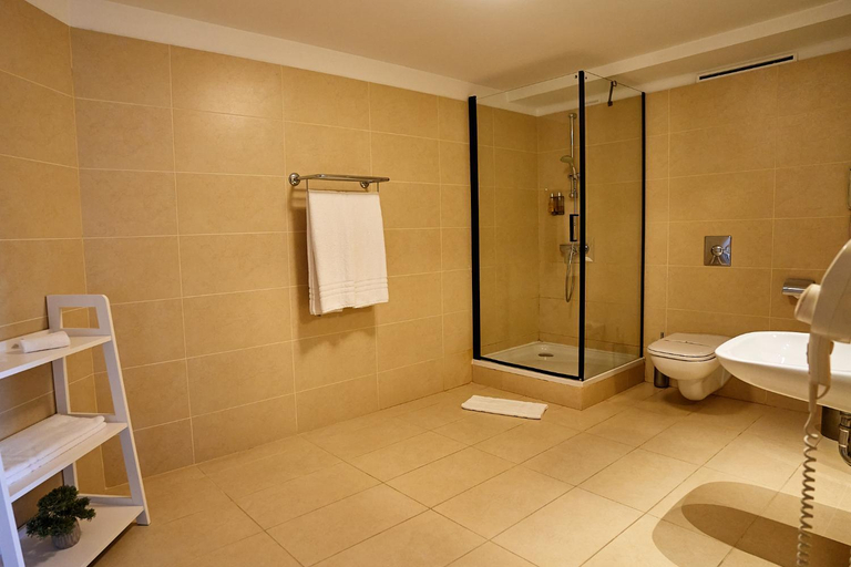 Bathroom 2, Petrodava ONE, Piatra-neamt