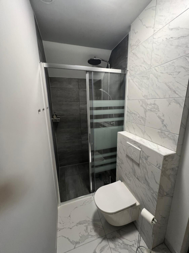 Shower 5, Hof van Balloo, Aa en Hunze