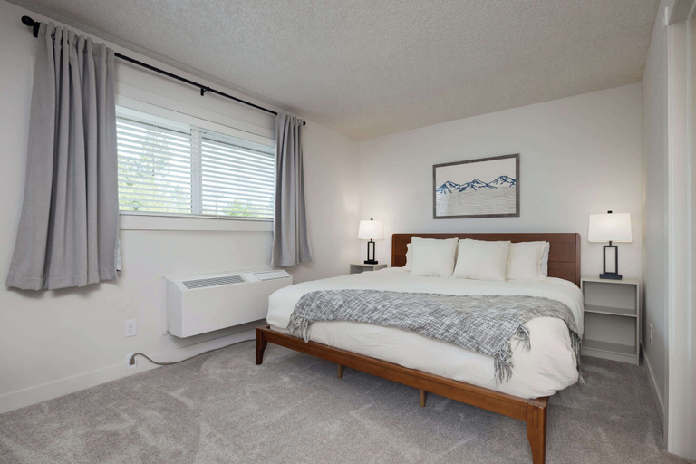 Bedroom, At the River - Beautiful Stay, Amazing River View, Deschutes