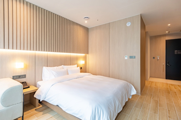 Room 3, HOUNDHOTELDAEGUHYUKSIN, Dong