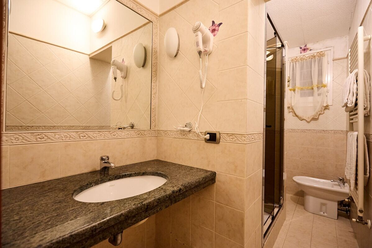 Bathroom 5, HOTEL PARADISO, Bologna