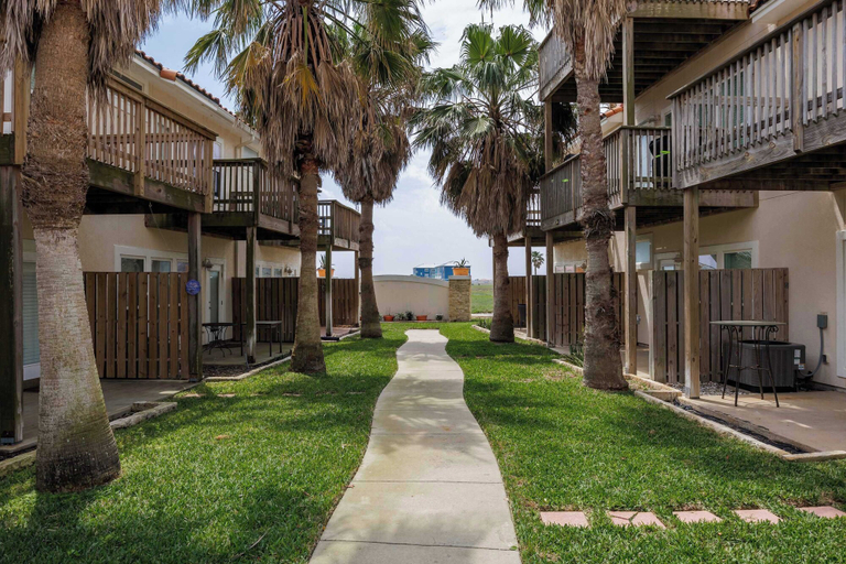 Exterior & Views 2, Comfy 3 Bedroom Pets Sleeps 8, Nueces