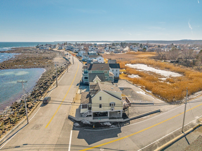 Others 5, Oceanfront Front Porch Back Deck Kitchen, York