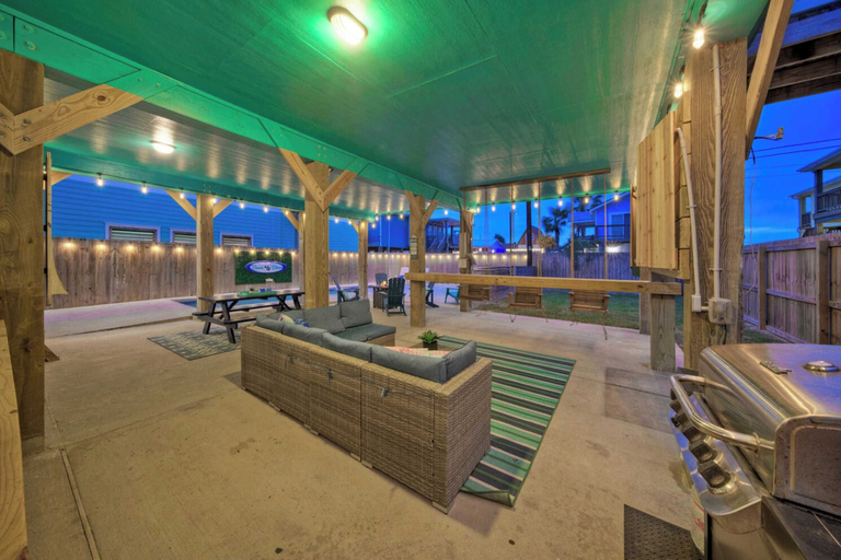 Food & Drinks 5, Boards N Bikinis by Avantstay Private Pool!, Nueces