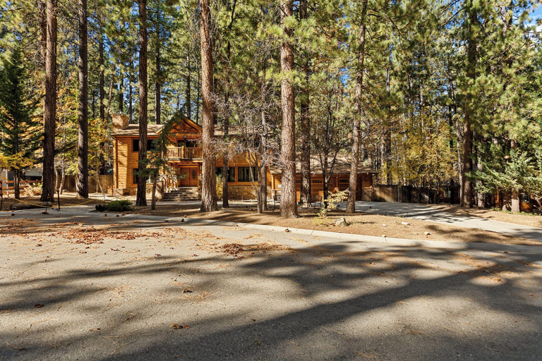 Exterior & Views 2, Summit Pine Lodge 4 BDR Minutes From Bear Lake!, San Bernardino