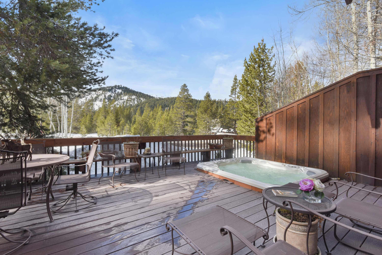 Food & Drinks 5, Wulf's Lodge at Olympic Valley Unwind in Hot Tub!, Placer
