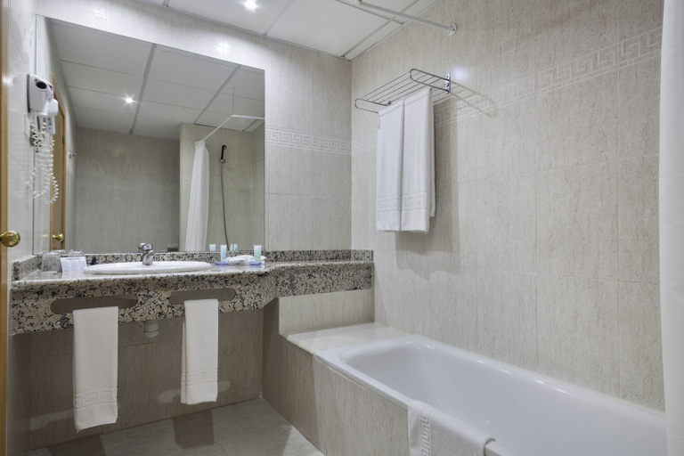 Bathroom 5, Hotel Best Benalmádena, Málaga