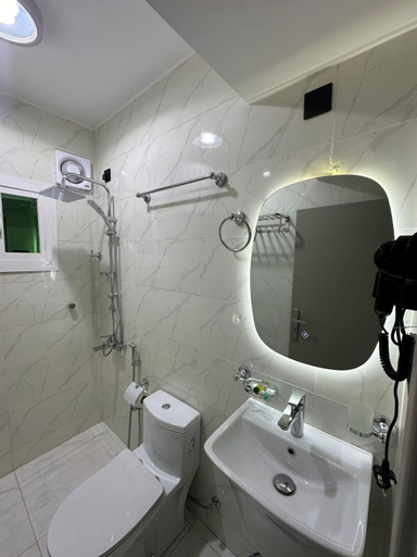 Bathroom, HOTEL SHATH Al BAHAR - فندق شاطئ البحر الفندقية