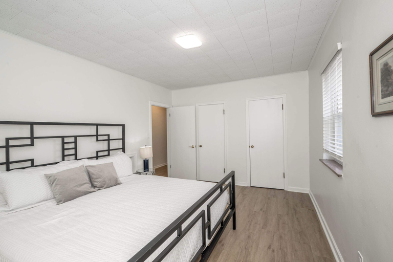 Bedroom, The Grand Elm Suite 1 Sleeps 4, Kenton