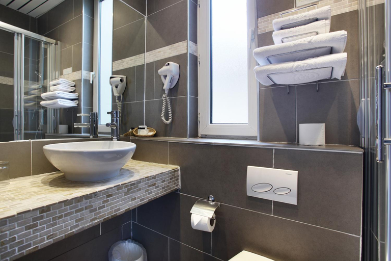 Bathroom 4, Hôtel LUX PICPUS, Paris