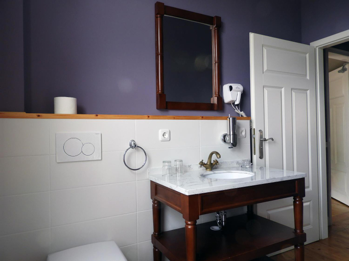 Bathroom 2, Villa Heidegluck fruher Hotel Villa Schneverdingen, Heidekreis