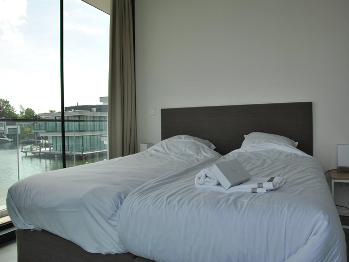 Bedroom 2, Waterfront holiday home in Arnemuiden, Middelburg