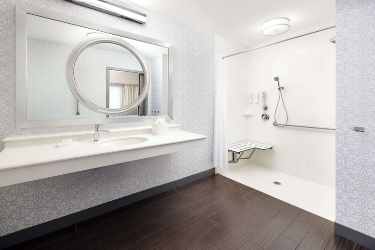 Bathroom 4, Hampton Inn & Suites Napa, Napa