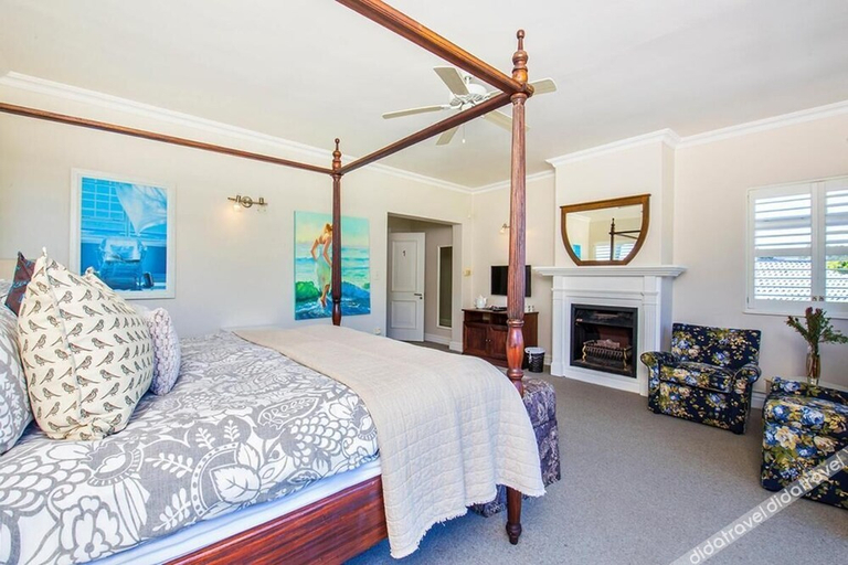Bedroom 3, Bollard Bay House, Eden