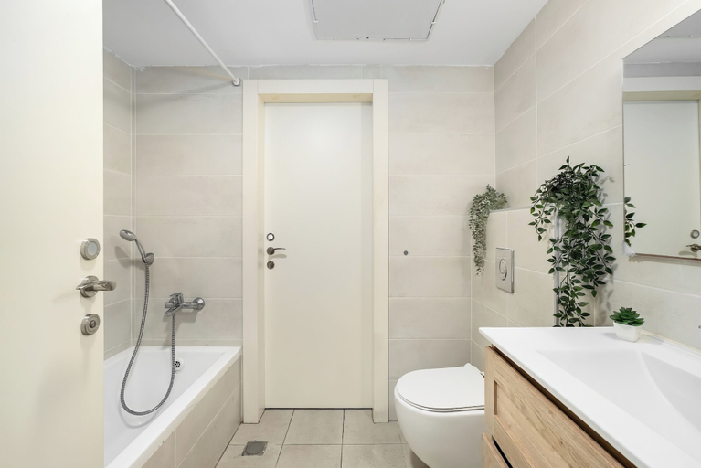 Bathroom 4, MAMAD - Sea Breeze Netanya Retreat by Sea N Rent