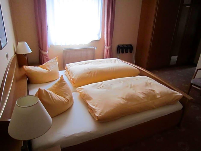 Bedroom 3, Hotel Hahnenkleer Hof, Goslar