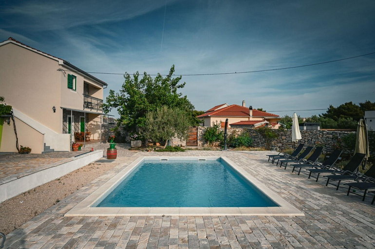 Swimming pool 3, Rooms Agro B&B Linda, Pirovac