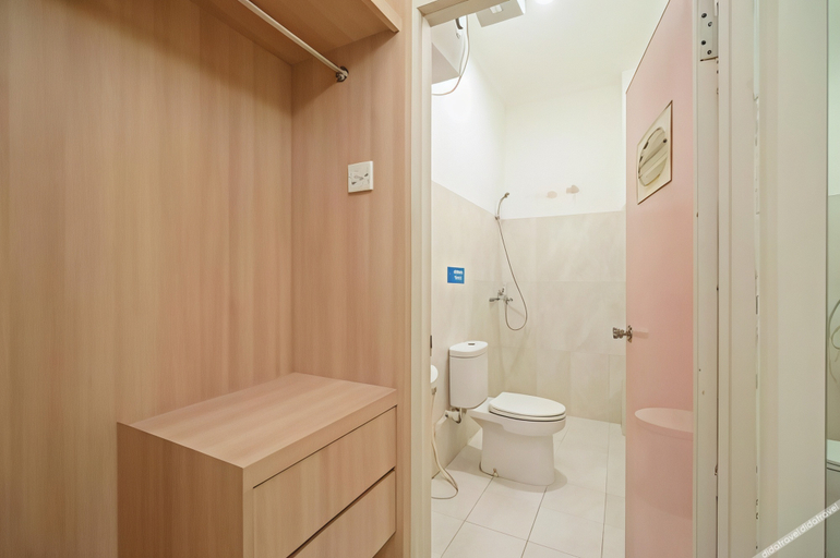 Bathroom, RedDoorz Syariah @ Cinere Depok, Depok