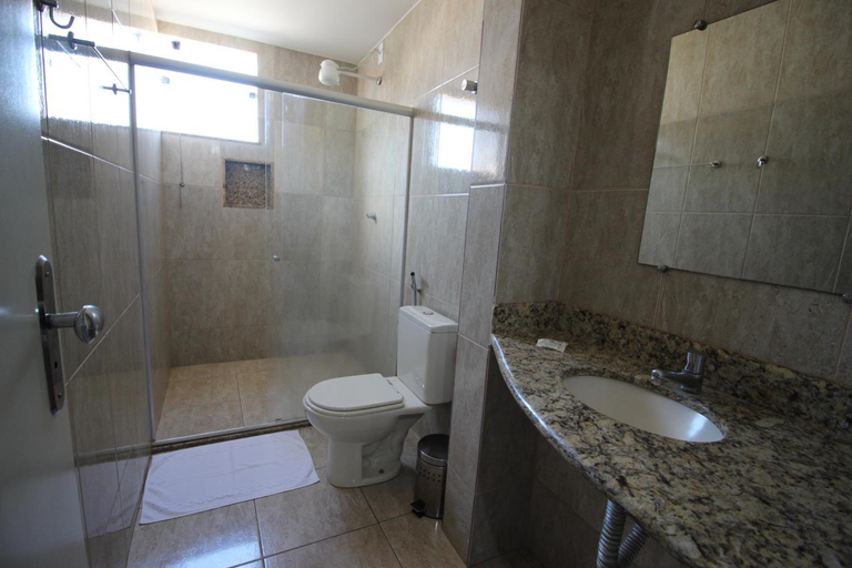 Bathroom 2, Hotel Regina Muriae, Muriaé
