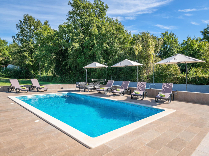 Sport & Beauty 2, Holiday Home in Prodol with Private Pool, Marčana