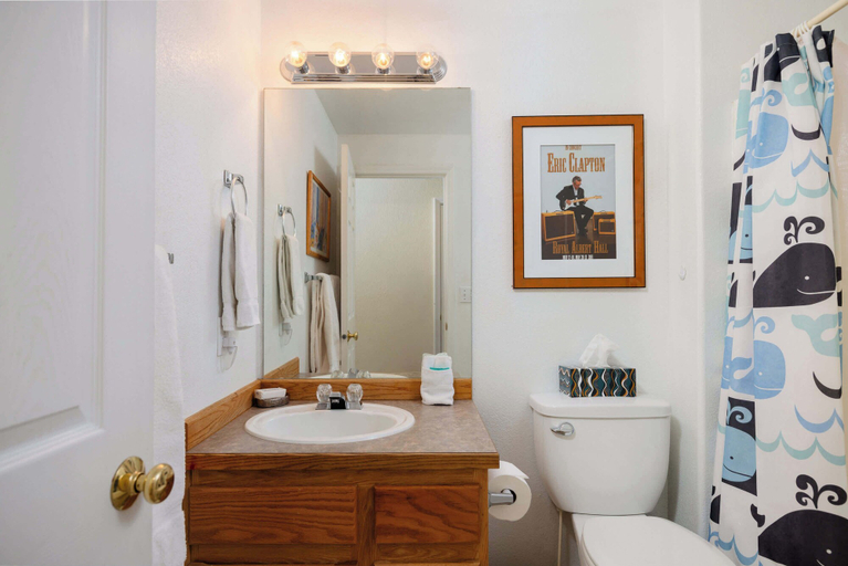 Bathroom, Rock Bluff Retreat - Home for 6!, Deschutes