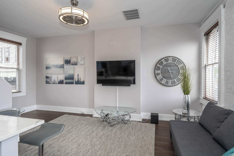 Others 5, Heart of Mainstrasse Apt 4, Kenton