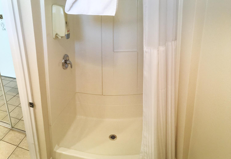 Bathroom 4, King Frederik Inn, Santa Barbara