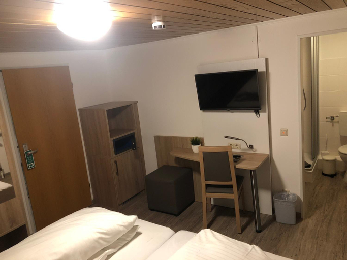 Bedroom 2, Heeren's Hotel Garni, Wittmund
