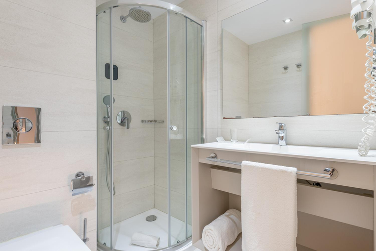 Bathroom 3, Kyrat Amarac, Baleares