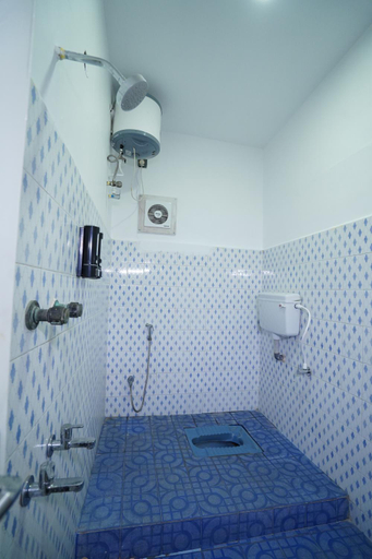 Bathroom 2, CAYZEN, Chennai