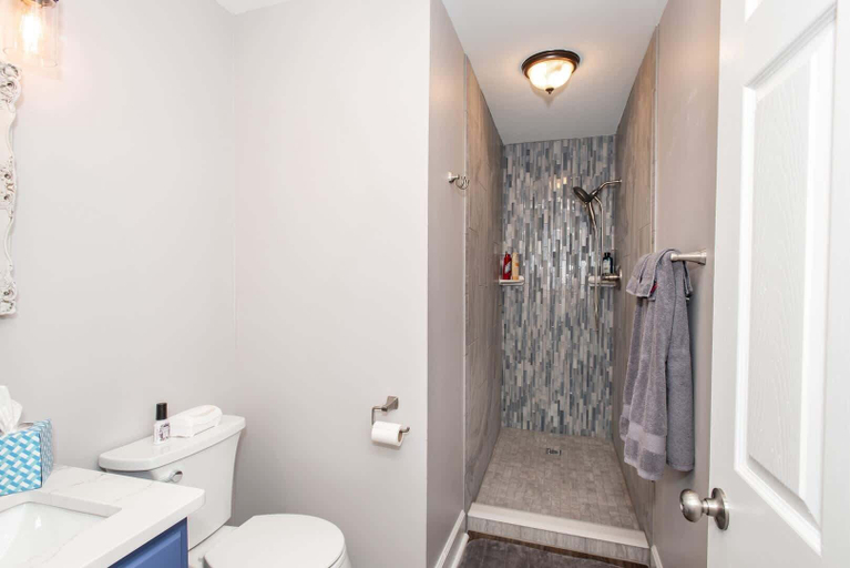 Bathroom 3, Heart of Mainstrasse Suites, Kenton