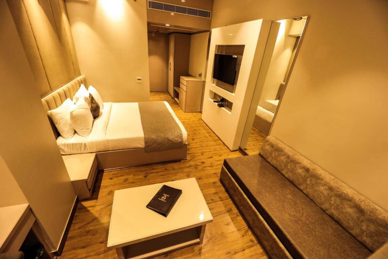 Bedroom 4, MVR Grand Hotel, Kanpur Nagar