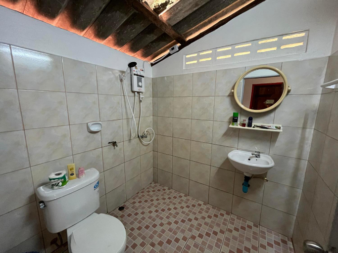 Bathroom 3, Ao Pong Resort, K. Ko Kut