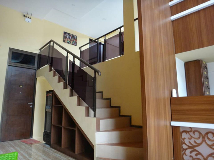 Public Area 2, Front One Inn Malang, Malang