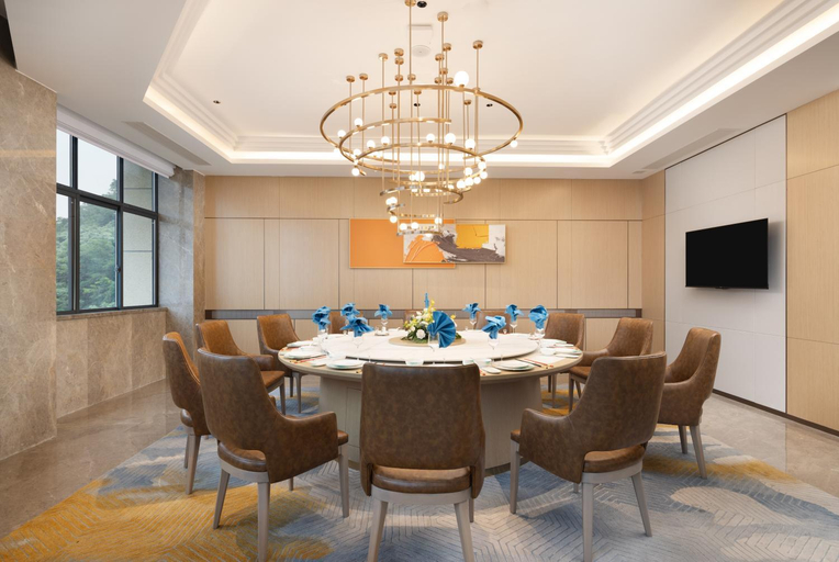Food & Drinks 4, Home2 Suites by Hilton Chongqing Wushan, Chongqing