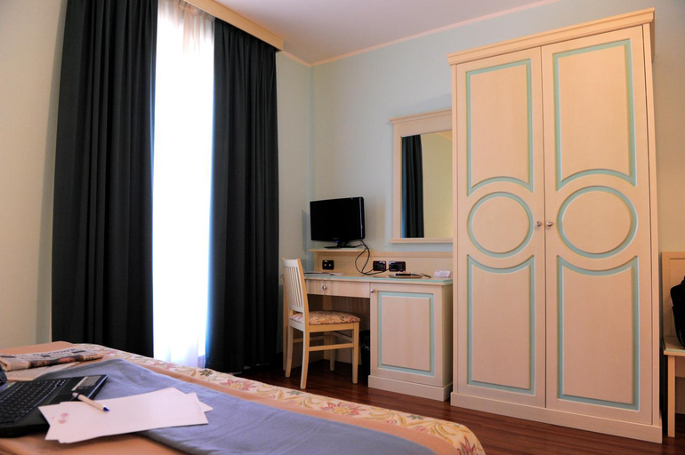 Bedroom 4, Hotel Plazza, Lucca