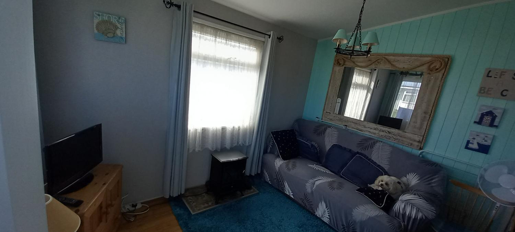 Others 3, 3 Bed Chalet - Sleeps 6 - Parking - Garden - Wifi, Norfolk