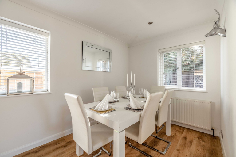 Dining, Spacious 6 Bedroom House in Maidenhead/ Windsor, Windsor and Maidenhead