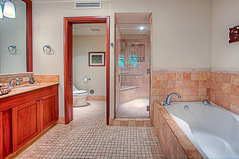 Bathroom 4, Kolea 11D Walk to the Beach, Hawaii