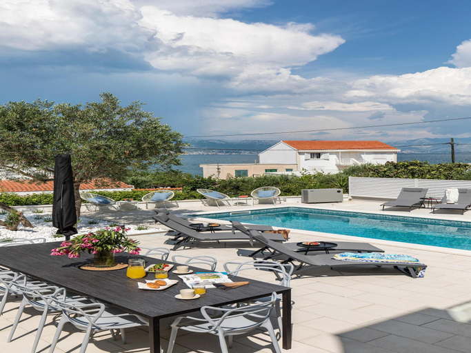 Sport & Beauty 4, Apartment in Slatine near the Sea beach, Trogir