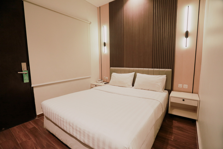 Lotus Garden Hotel Room Type - Business King Room