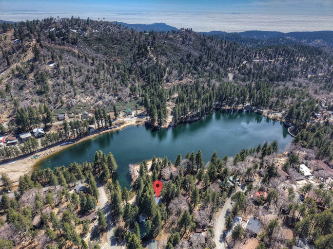 Others 5, Tres Patos - Lakefront Stay for 8, San Bernardino