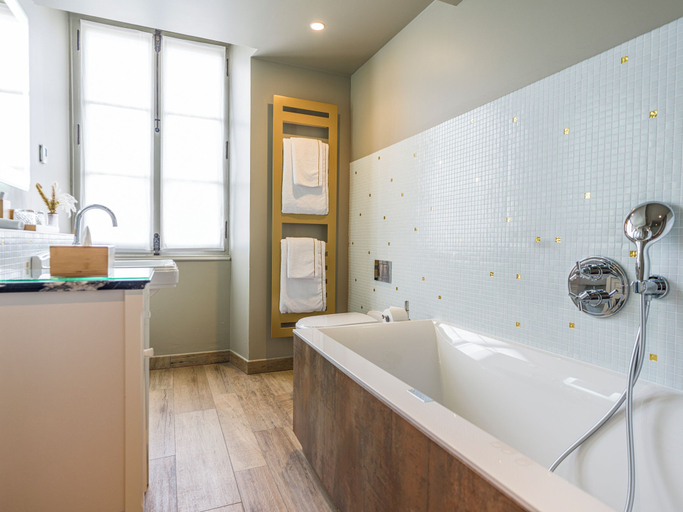 Bathroom 4, Château d'Audrieu - Relais & Châteaux, Calvados
