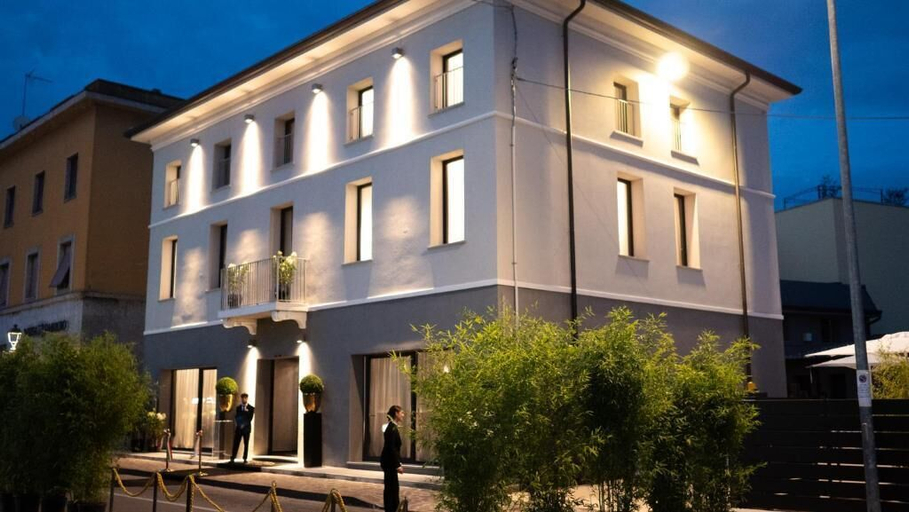 Exterior & Views 2, HOTEL DE AMICIS, Mantua