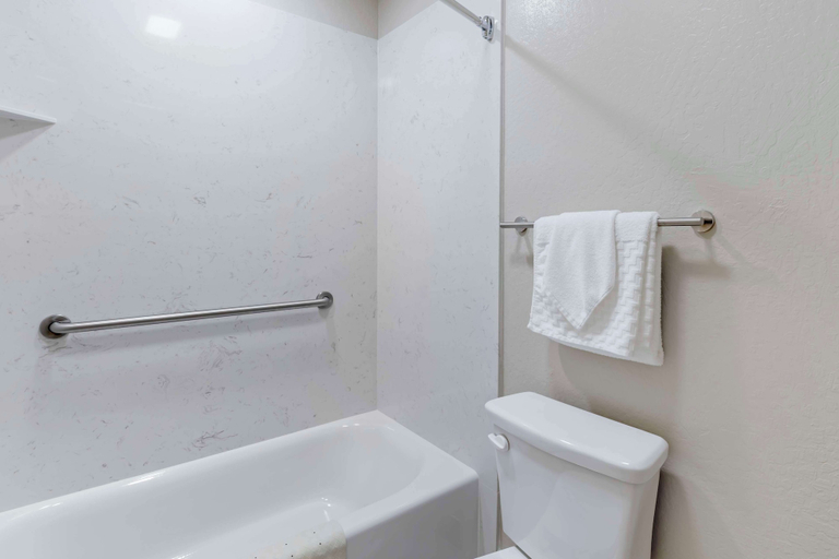 Bathroom 4, Best Western Cordelia Inn, Solano