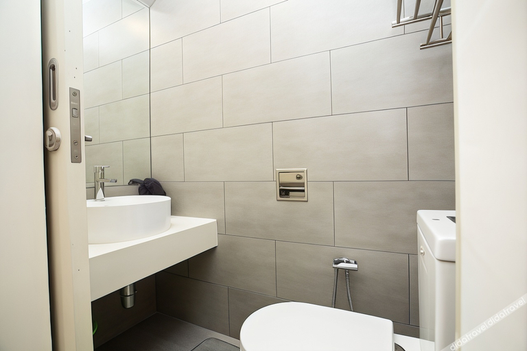 Bathroom, Arte Mont Kiara by PSM Luxury Suites, Kuala Lumpur